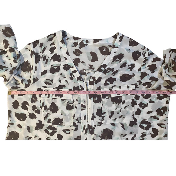 🛍️ Unbranded White Brown Cheetah Print Blouse Women's size 1X - Picture 7 of 8